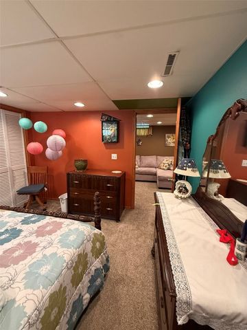 812 E 9th Street, Vinton, IA 52349