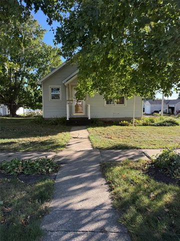 812 E 9th Street, Vinton, IA 52349