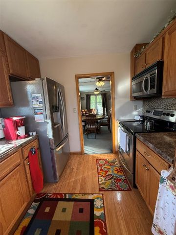 812 E 9th Street, Vinton, IA 52349