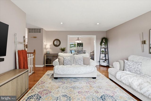 4026 FORGE DR, Woodbridge, VA 22193