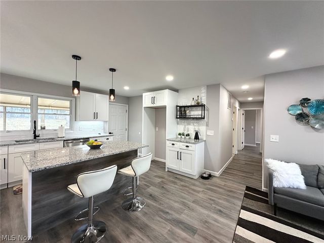 5437 Bartlett Road, Bedford Heights, OH 44146