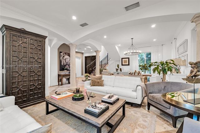 2752 Brickell Ct, Miami, FL 33129