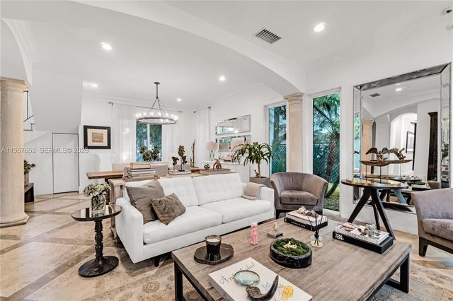 2752 Brickell Ct, Miami, FL 33129