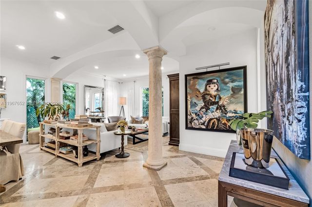 2752 Brickell Ct, Miami, FL 33129