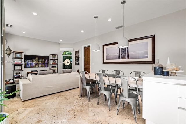 2752 Brickell Ct, Miami, FL 33129