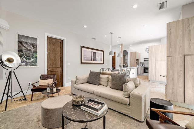 2752 Brickell Ct, Miami, FL 33129