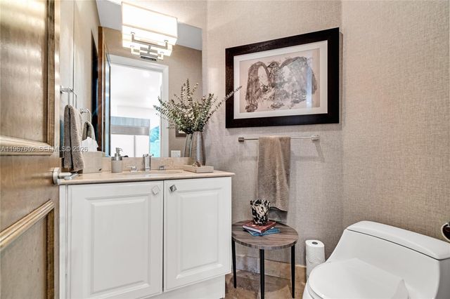 2752 Brickell Ct, Miami, FL 33129