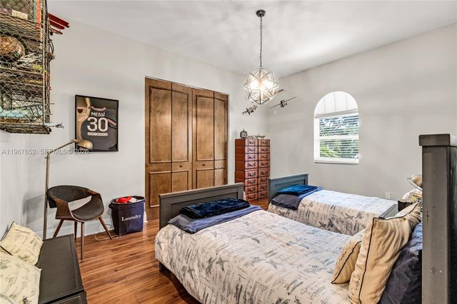 2752 Brickell Ct, Miami, FL 33129