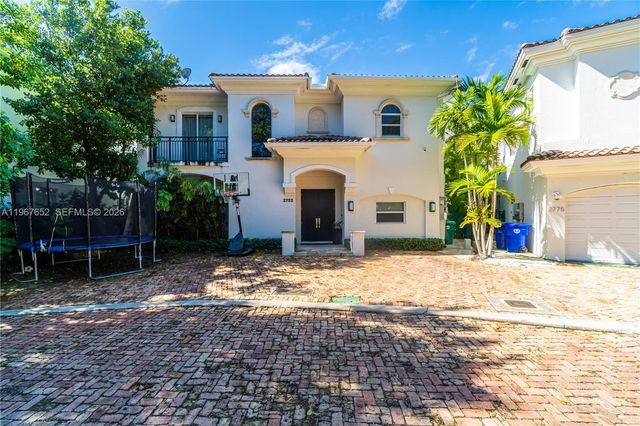 2752 Brickell Ct, Miami, FL 33129