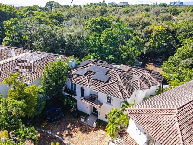 2752 Brickell Ct, Miami, FL 33129