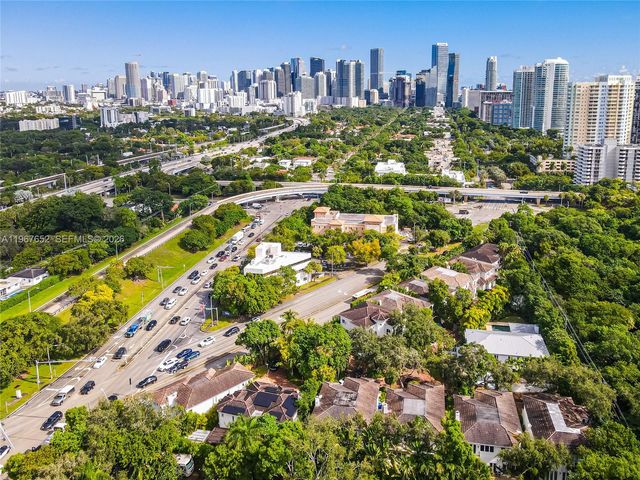 2752 Brickell Ct, Miami, FL 33129