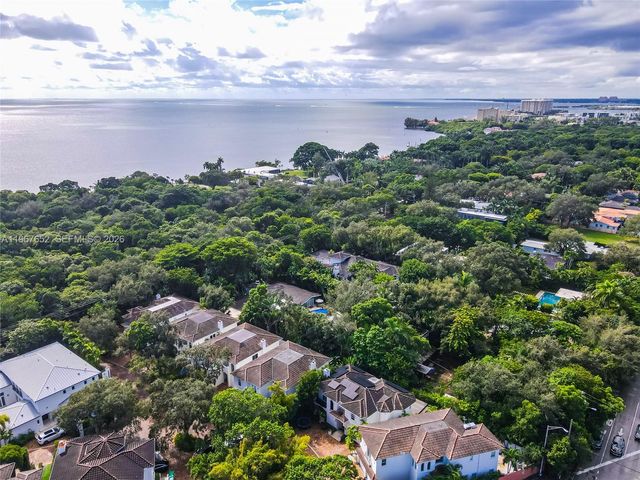 2752 Brickell Ct, Miami, FL 33129