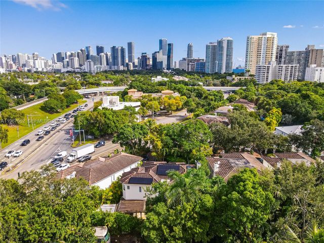 2752 Brickell Ct, Miami, FL 33129