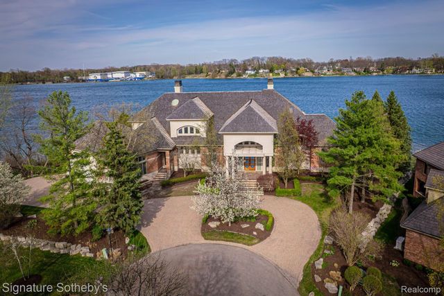 82 CHATEAUX DU LAC, Fenton Charter Township, MI 48430