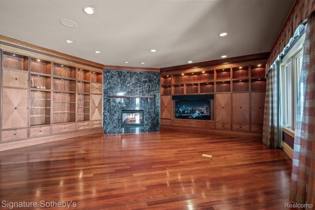 82 CHATEAUX DU LAC, Fenton Charter Township, MI 48430