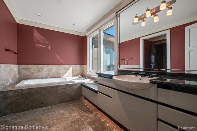 82 CHATEAUX DU LAC, Fenton Charter Township, MI 48430