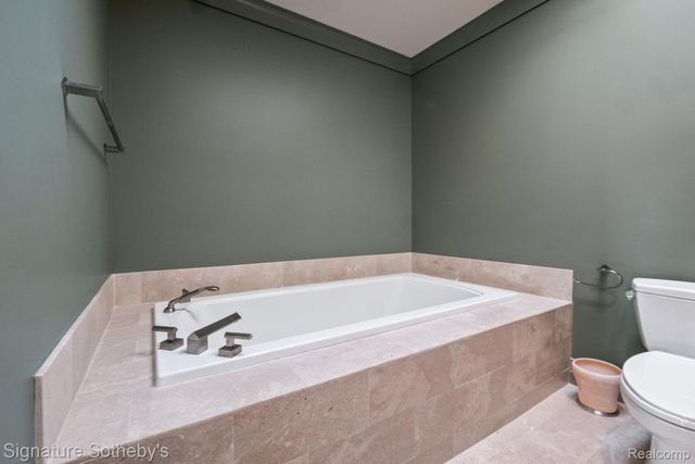 82 CHATEAUX DU LAC, Fenton Charter Township, MI 48430