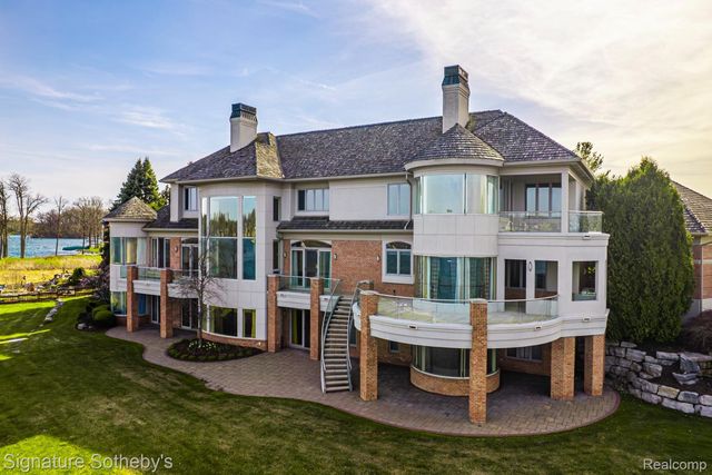 82 CHATEAUX DU LAC, Fenton Charter Township, MI 48430