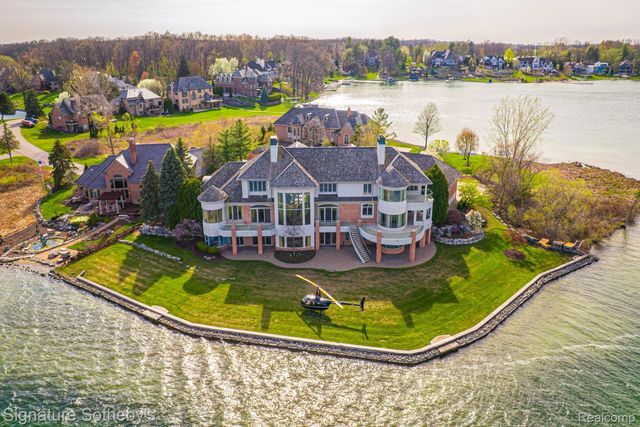 82 CHATEAUX DU LAC, Fenton Charter Township, MI 48430