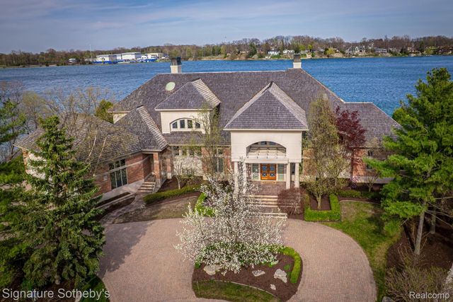 82 CHATEAUX DU LAC, Fenton Charter Township, MI 48430