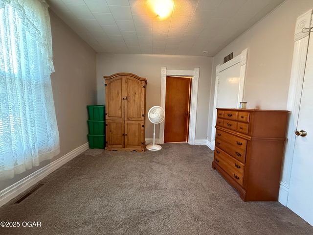 105 N Morgan Street, Diamond, MO 64840