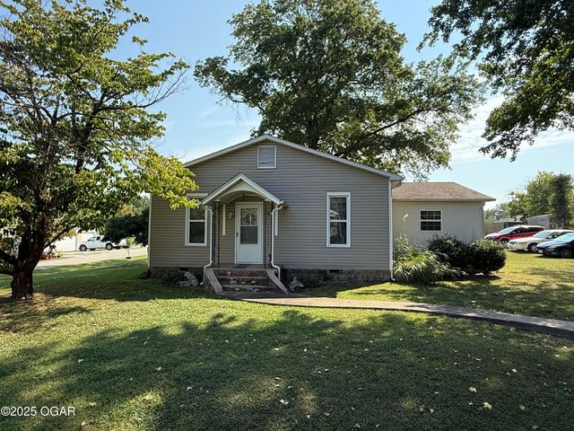 105 N Morgan Street, Diamond, MO 64840