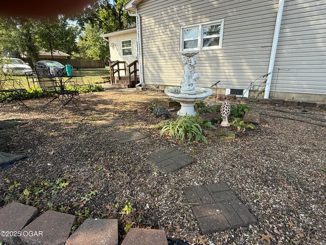 105 N Morgan Street, Diamond, MO 64840