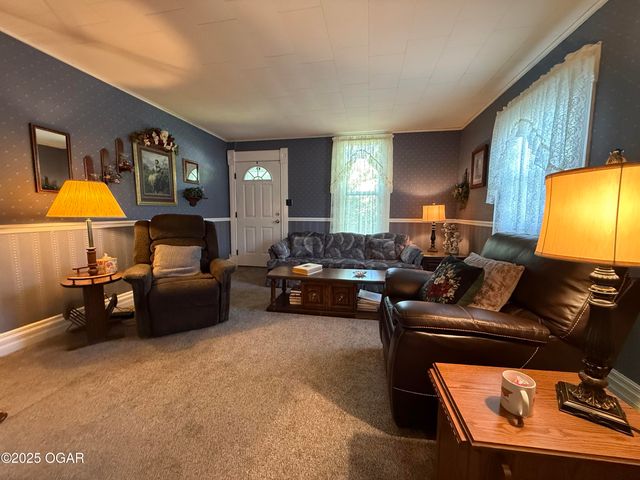 105 N Morgan Street, Diamond, MO 64840