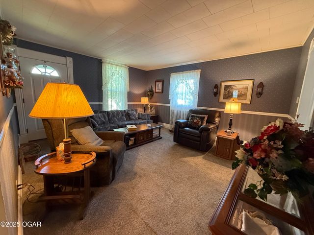 105 N Morgan Street, Diamond, MO 64840