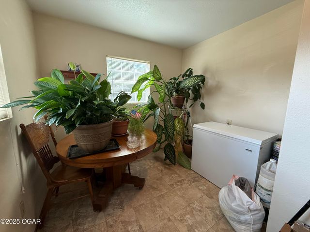 105 N Morgan Street, Diamond, MO 64840