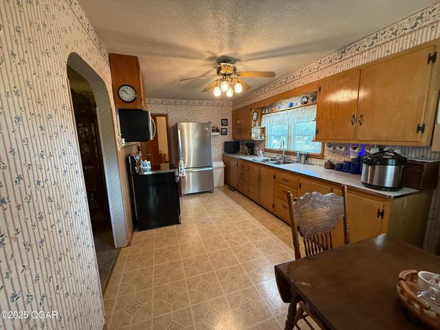 105 N Morgan Street, Diamond, MO 64840