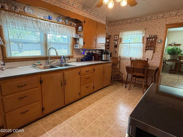 105 N Morgan Street, Diamond, MO 64840