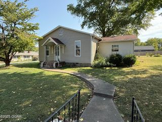 105 N Morgan Street, Diamond, MO 64840