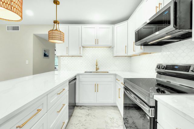 2929 SE Ocean Boulevard E4, Stuart, FL 34996