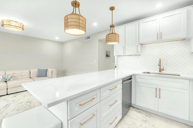 2929 SE Ocean Boulevard E4, Stuart, FL 34996