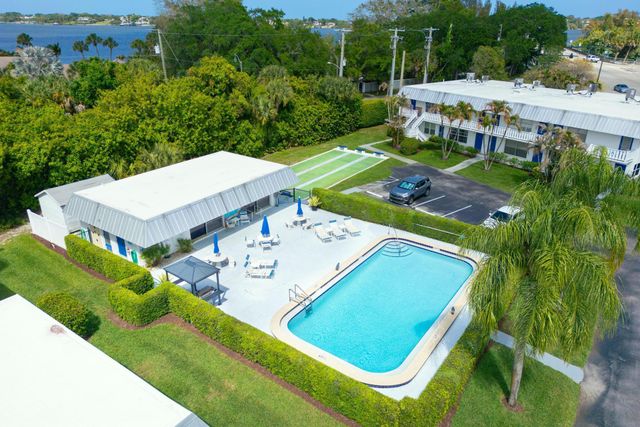 2929 SE Ocean Boulevard E4, Stuart, FL 34996