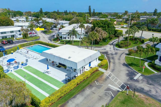 2929 SE Ocean Boulevard E4, Stuart, FL 34996