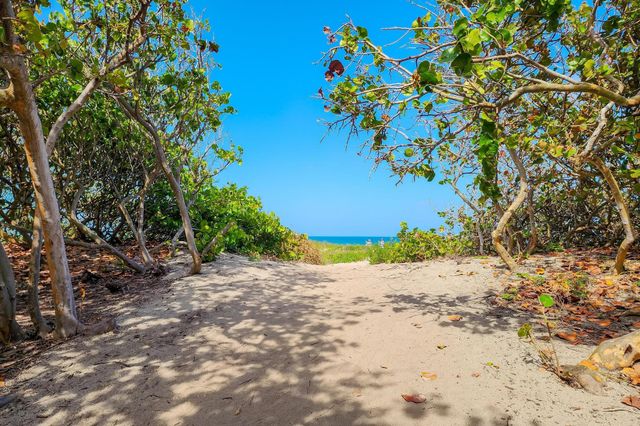 2929 SE Ocean Boulevard E4, Stuart, FL 34996