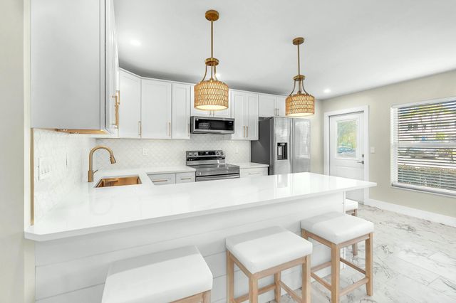 2929 SE Ocean Boulevard E4, Stuart, FL 34996