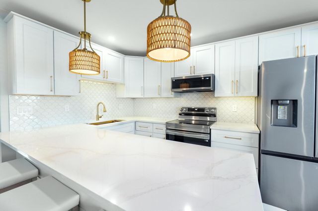 2929 SE Ocean Boulevard E4, Stuart, FL 34996