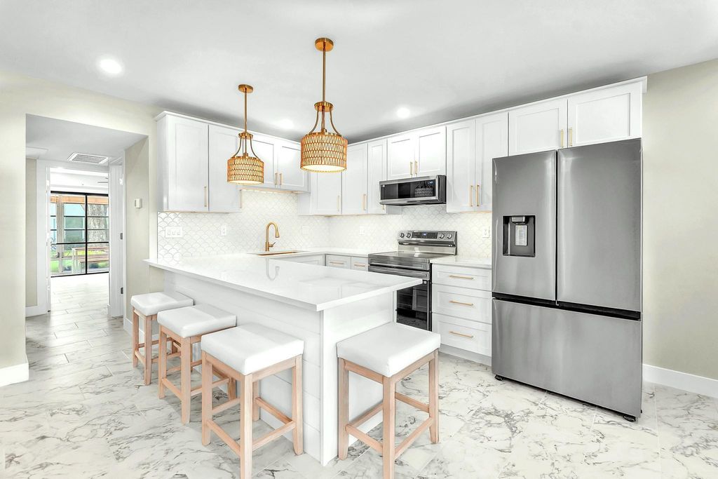 2929 SE Ocean Boulevard E4, Stuart, FL 34996