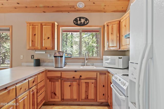 5124 STRAWBERRY Lane, Happy Jack, AZ 86024