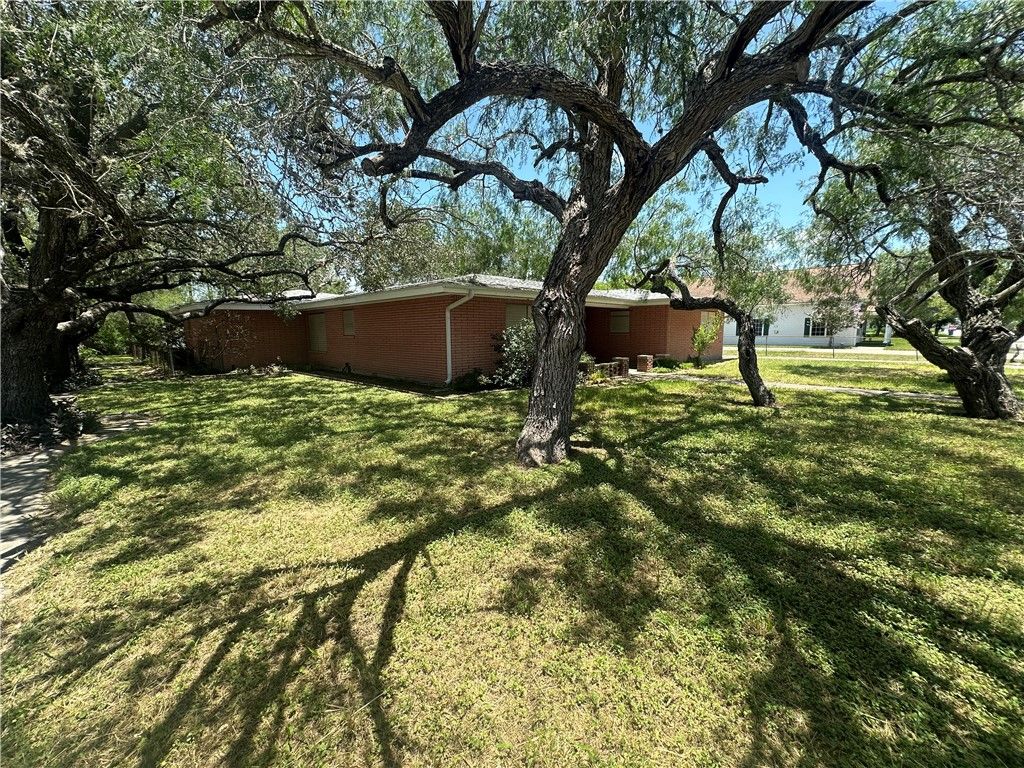 901 E Fulton St, Sinton, TX 78387 — photo 3