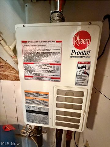 6739 Wilson Sharpsville Road, Fowler, OH 44418