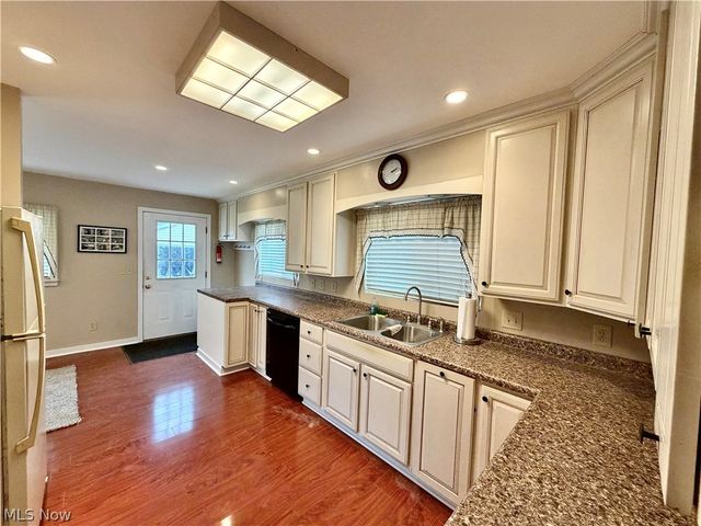 6739 Wilson Sharpsville Road, Fowler, OH 44418