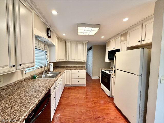 6739 Wilson Sharpsville Road, Fowler, OH 44418