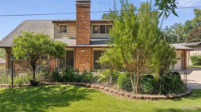 44 Forestvale Drive, Chesterfield, MO 63017