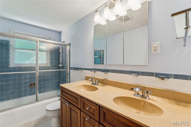 44 Forestvale Drive, Chesterfield, MO 63017