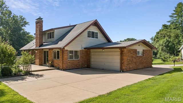 44 Forestvale Drive, Chesterfield, MO 63017