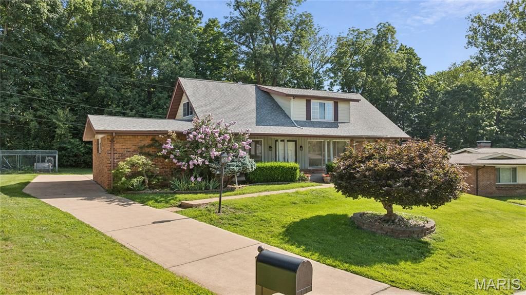 44 Forestvale Drive, Chesterfield, MO 63017